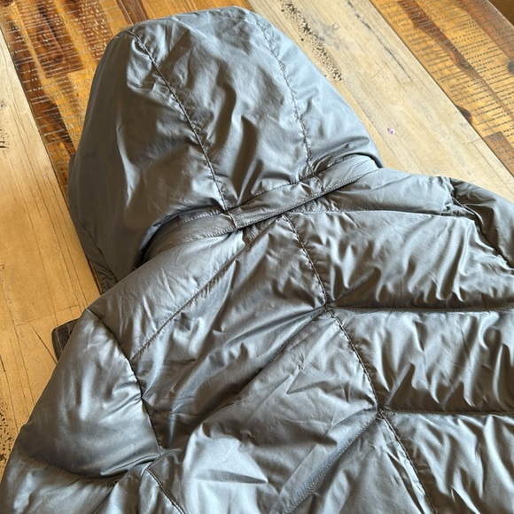 Women’s knee length Marmot grey puff coat, size XS - Picture 8 of 10